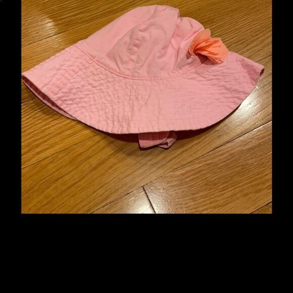 CARTER'S 𝅺carter’s 12-24 m girl hat. Barely worn - Picture 5 of 5